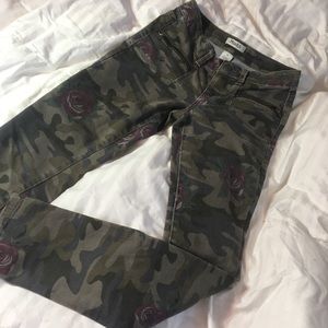 Army print pants with roses 🌹